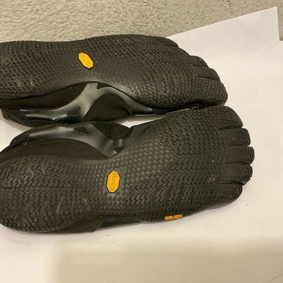 Vibram Black and Yellow FiveFingers Toe Shoes size 11.5-12
